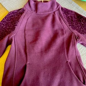 Women’s lulu size 4